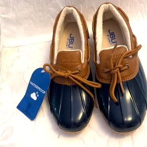 NWT JBU by JAMBU Navy and Brown Shoes Size 6 🌸☀️🌸